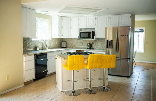 La Presa House | Luxury 3BR Home + Hot Tub & Large Deck Sunset View