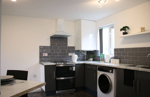 Cheetham Hill House | Luxury 3BR House Nearby AO arena - Free Parking
