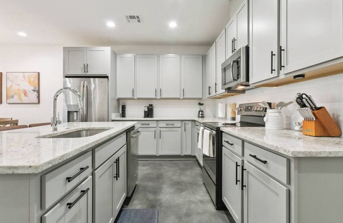 Braithwaite House | Luxury 3BR – Near LNG & NOLA