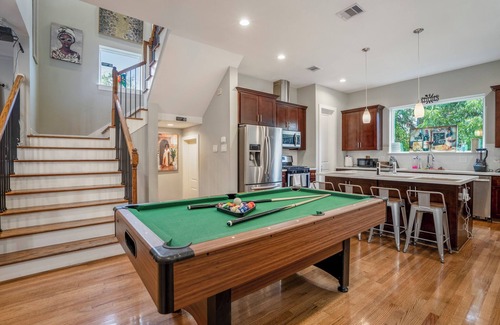 Riverside Terrace House | Luxury 3BRM, 3.5B House: Near Downtown, Medical Center & NRG Stadium