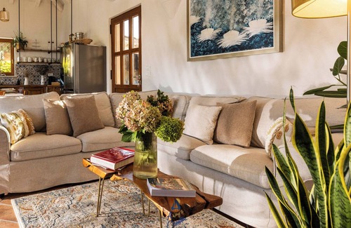 Molunat Villa | Luxury 4 BD 4BT villa for 8 guests with infinity pool and private beach