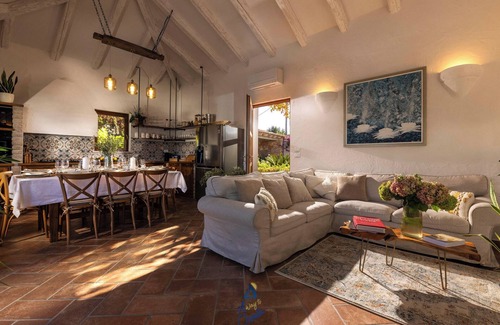 Molunat Villa | Luxury 4 BD 4BT villa for 8 guests with infinity pool and private beach