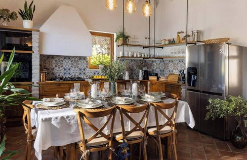 Molunat Villa | Luxury 4 BD 4BT villa for 8 guests with infinity pool and private beach