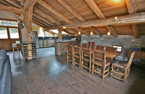 Chamonix-Mont-Blanc Ski Chalet | Luxury 4 Bedroom Spacious Chalet 5 min flat walk to Chamonix centre