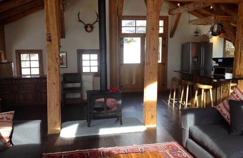 Chamonix-Mont-Blanc Ski Chalet | Luxury 4 Bedroom Spacious Chalet 5 min flat walk to Chamonix centre