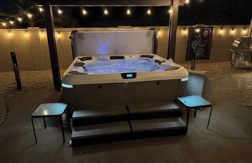 Palm Valley House | Luxury 4 bed, 4 bath with heated pool, spa outdoor kitchen & putting green