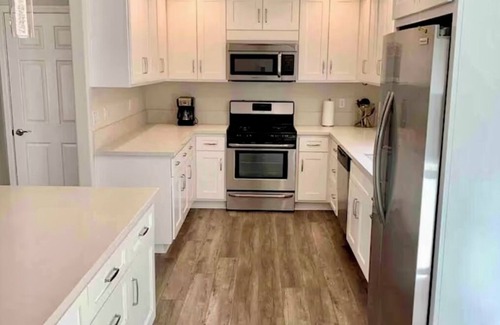 El Dorado Hills House | Luxury 4 Bedroom + Hot Tub.