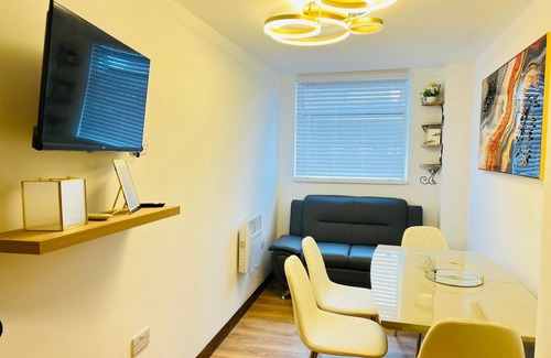 Luton Apartment | Luxury 4 Bedroom Apartment