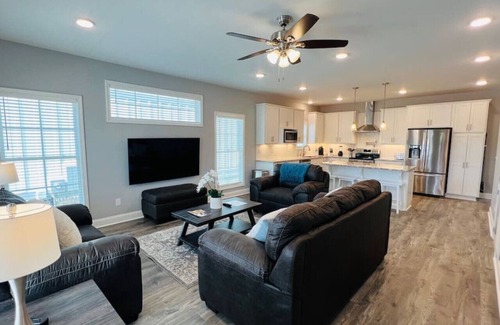 Augusta House | Luxury 4B/4.5b Home, EV Charger, deck by MCG #7