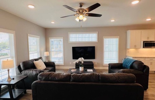 Augusta House | Luxury 4B/4.5b Home, EV Charger, deck by MCG #7