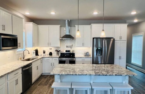 Augusta House | Luxury 4B/4.5b Home, EV Charger, deck by MCG #7