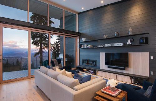 Truckee House | Luxury 4BD True Ski-In/Ski-Out Mid-Mountain Residence - Stellar Northstar