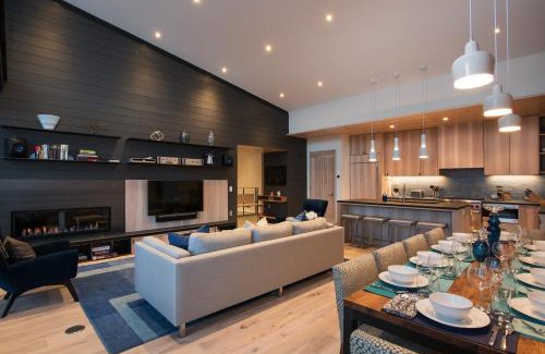 Truckee House | Luxury 4BD True Ski-In/Ski-Out Mid-Mountain Residence - Stellar Northstar