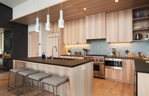 Truckee House | Luxury 4BD True Ski-In/Ski-Out Mid-Mountain Residence - Stellar Northstar