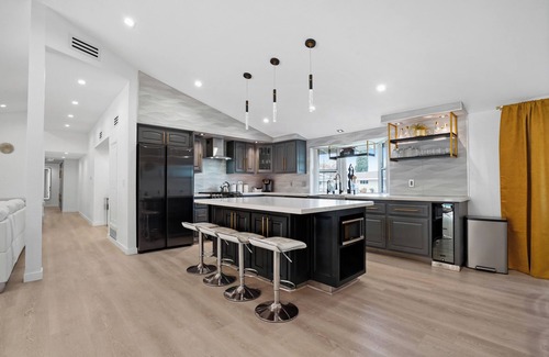 Thousand Oaks House | Luxury 4BDs w/Pool at Thousands Oaks