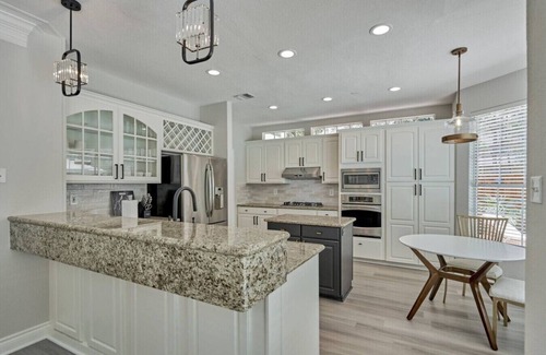 The Woodlands House | Luxury 4BR/3Bath with the heated pool and Spa