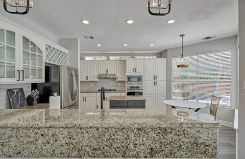 The Woodlands House | Luxury 4BR/3Bath with the heated pool and Spa