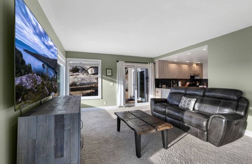 Tahoe Village House | Luxury 4BR | BBQ, Hot Tub & Lake Views | Sleeps 8