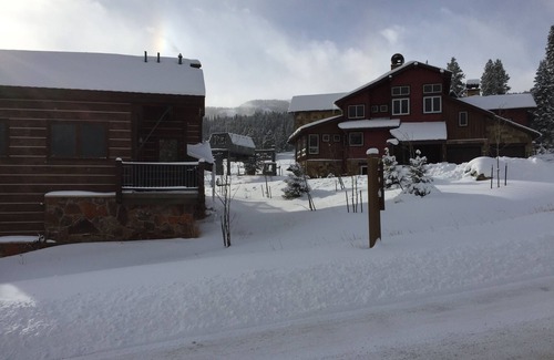 Copper Mountain House | Luxury 4BR, Close to Lumberjack Lift, Exclusive Lewis Ranch, Hot Tub