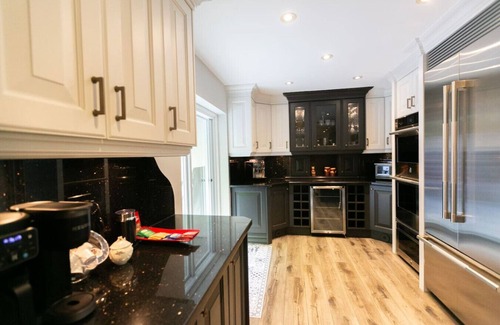 Caledon House | Luxury 4BR Stay with Swim Spa, Golf & Fireplaces