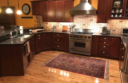 West Dover House | Luxury 5 Bedroom Ski-Home w/Private Hot Tub for your Vermont Escape @ Mount Snow