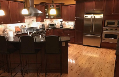 West Dover House | Luxury 5 Bedroom Ski-Home w/Private Hot Tub for your Vermont Escape @ Mount Snow