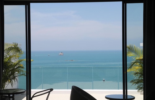 Moo 5 Villa | Luxury 5 Bedroom Villa w Infinity Pool