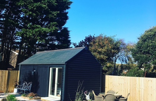 Camber House | Luxury 5 En-Suite Holiday House 2 minutes from beach. Dog friendly!