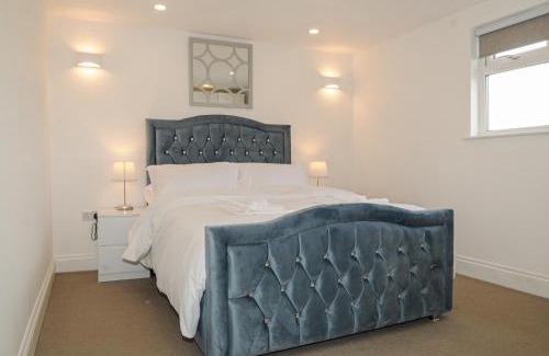 Perry Vale Apartment | Luxury 5 Star London Apartment - Parking, Garden, nr Greater London Metro Stations