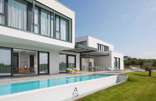 Bale Villa | Luxury 5-Star Spa Villa for Up to 12 Guests