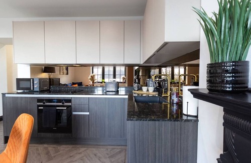 Montpelier Apartment | Luxury 5Bed 2Bath City Apartment On Street Parking