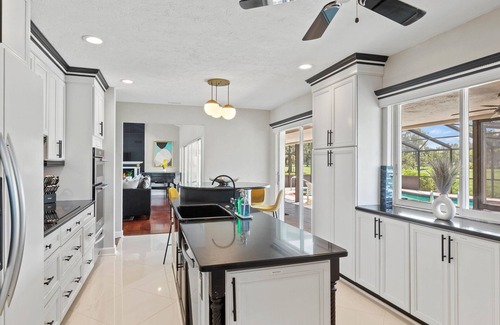 Whitfield House | Luxury 5BR/4BA |Pool & Spa + Pickleball, Golf View