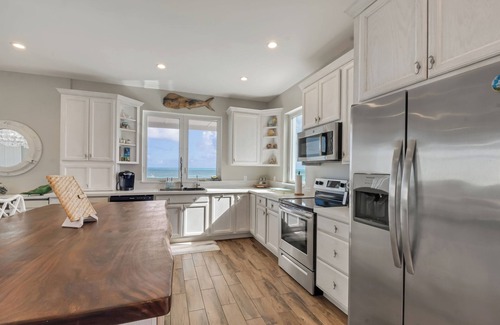 Spanish Wells Villa | Luxury 5BR Beachfront Villa “This Is It” + free premium 6-Seater Golf Cart