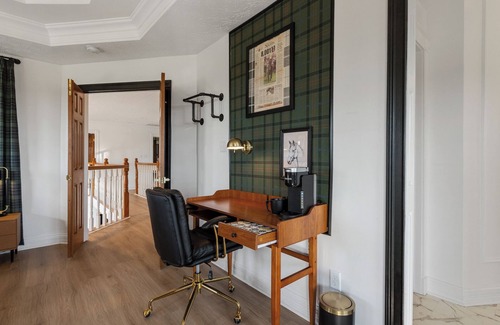 Bloomfield House | Luxury 5BR Estate: Bourbon Bar, Spa, Pool, 100"TV Cinema, 12 mins to Bardstown