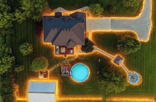 Bloomfield House | Luxury 5BR Estate: Bourbon Bar, Spa, Pool, 100"TV Cinema, 12 mins to Bardstown