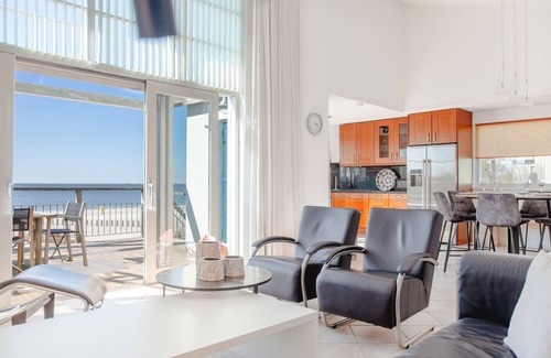 Makkum Cabin | Luxury 6-person beach villa with a sauna, bathtub, and balcony overlooking the IJsselmeer at Beach Resort Makkum.