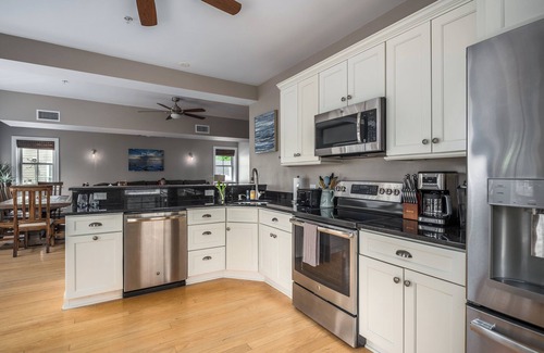 Yachting Village Apartment | Luxury 7BR/4BA Rental on Thames St with Parking