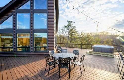 Milam House | Luxury A Frame 5BR Hot Tub & Mountain Views