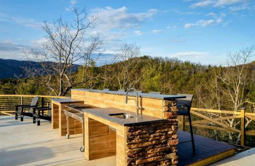 Milam House | Luxury A Frame 5BR Hot Tub & Mountain Views
