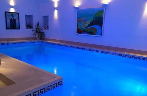 Macclesfield House | Luxury Accom with Pool Henbury Macclesfield