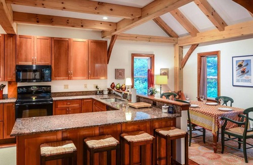 West Hartford House | Luxury Alpine Retreat: A Premier Lodge Experience Near Dartmouth & Woodstock