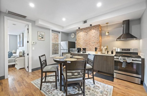 The Heights Apartment | Luxury and Chic 2BR/2BA Apt just Minutes to NYC & Hoboken
