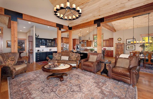 Angler Mountain Ranch House | Luxury Angler Mountain Lodge with Stunning Mountain Views