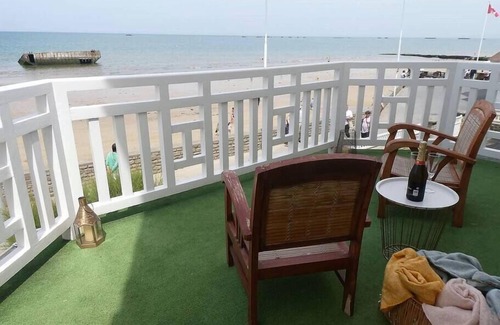 Arromanches-les-Bains Apartment | Luxury apartment - with terrace and sea view