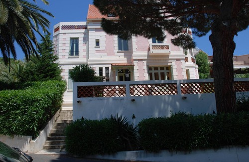 Cavalaire-sur-Mer Apartment | Luxury Apartment in Art Nouveaux House in Cavalaire sur Mer near St Tropez