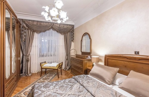 City Center Bed & Breakfast | Luxury Apartment in exquisite Bed & Breakfast Villa Hasi in center of town !