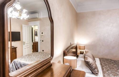 City Center Bed & Breakfast | Luxury Apartment in exquisite Bed & Breakfast Villa Hasi in center of town !