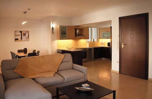 Alimos House | Luxury Apartment Minutes From The Athens Riviera!