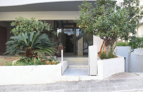 Alimos House | Luxury Apartment Minutes From The Athens Riviera!