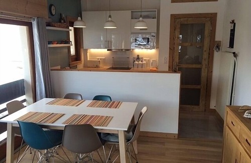 Morzine Apartment | Luxury Apartment Sleeps 6. 350 m to ski lifts & town. Great views, Highly rated.